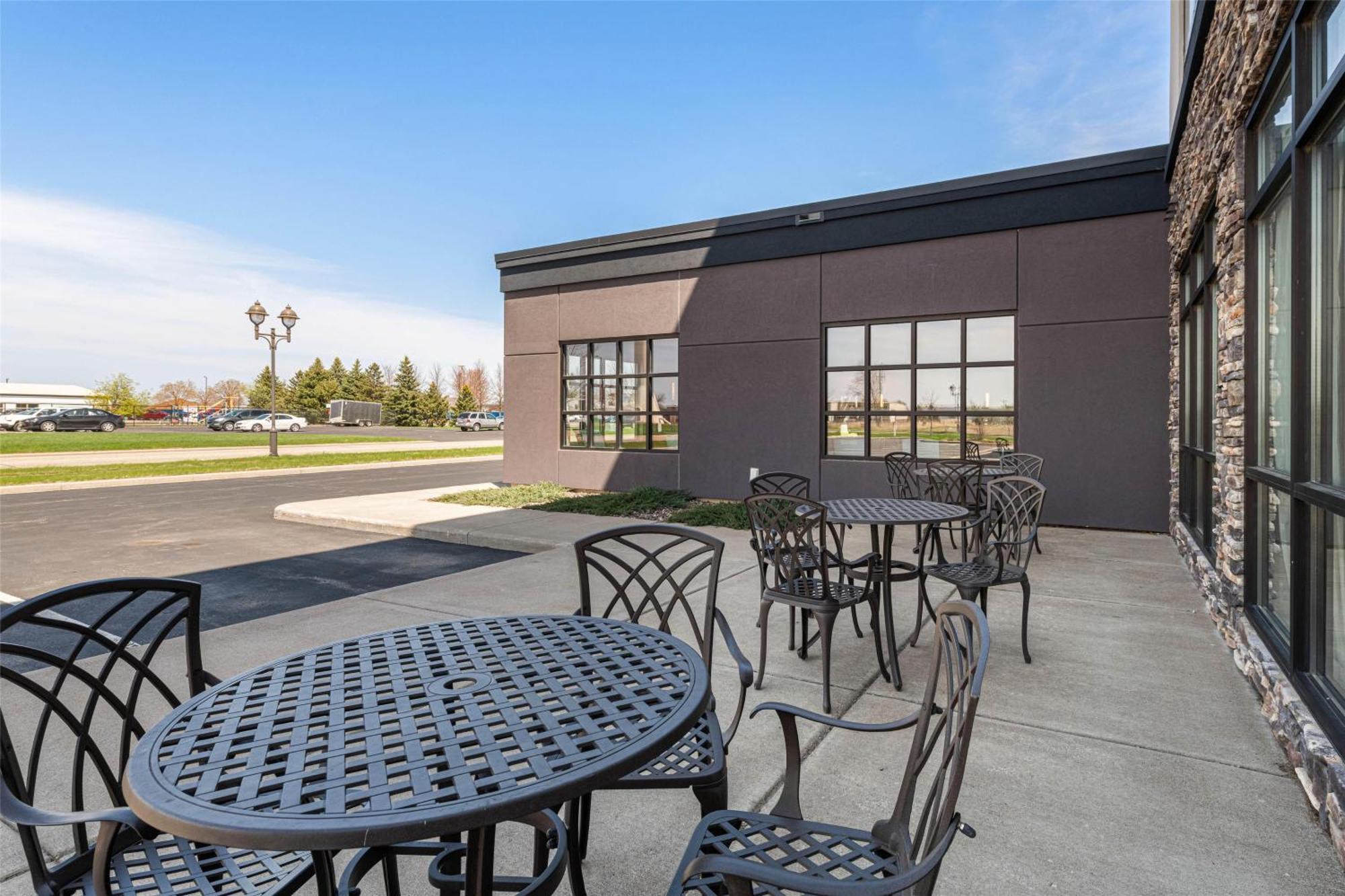 Best Western Plus New Richmond Inn & Suites Exterior photo