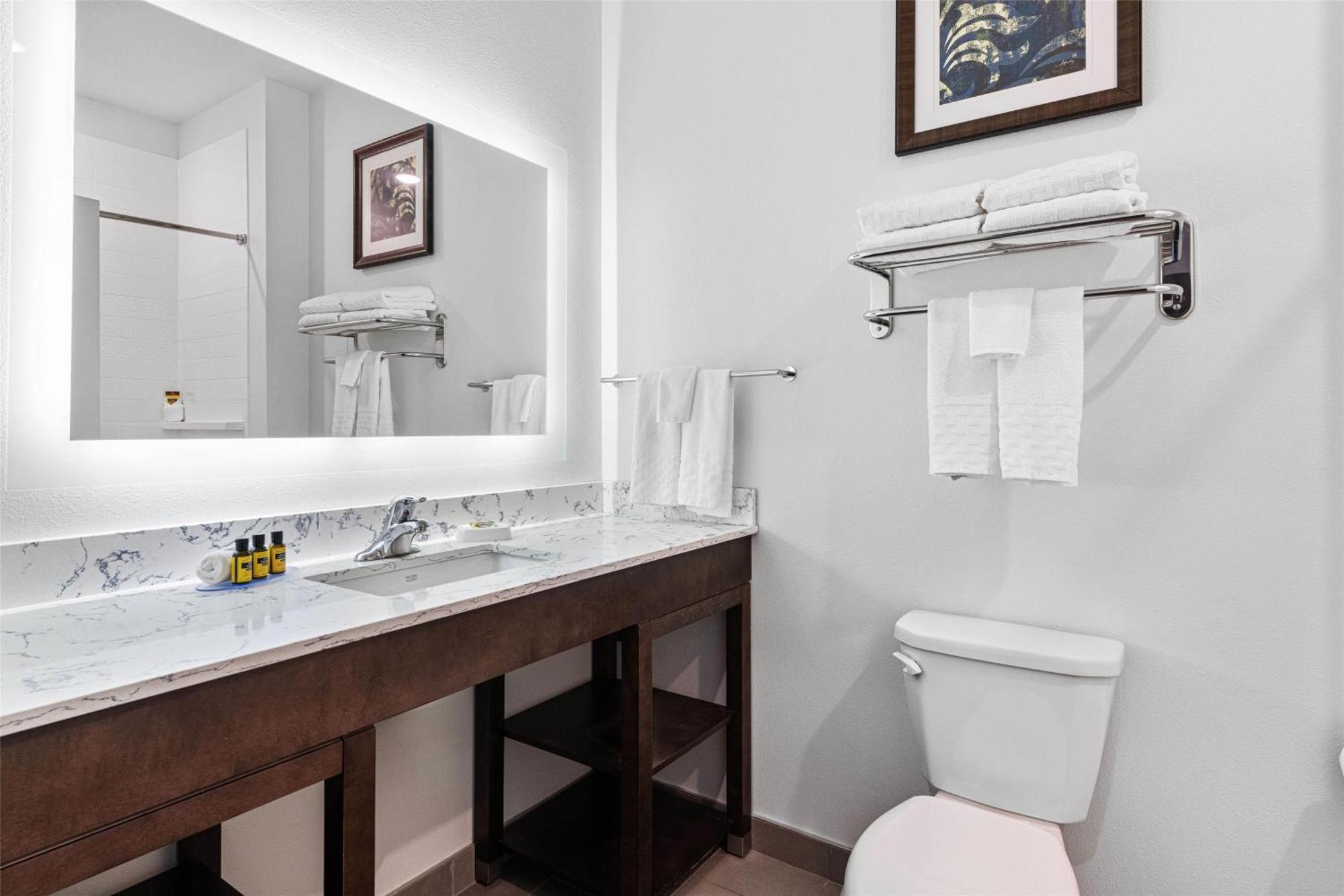 Best Western Plus New Richmond Inn & Suites Exterior photo